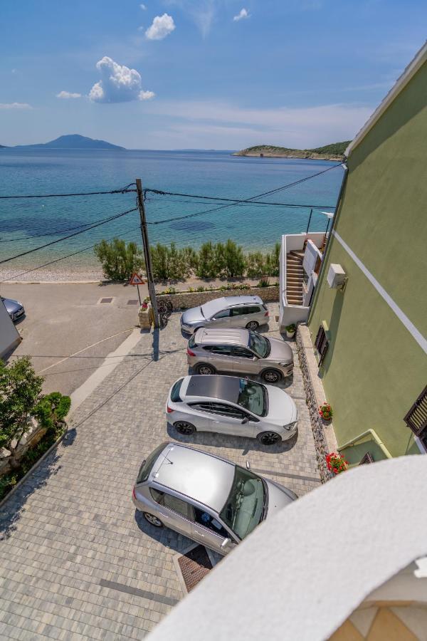 Apartmani Noris Martinšćica Eksteriør bilde