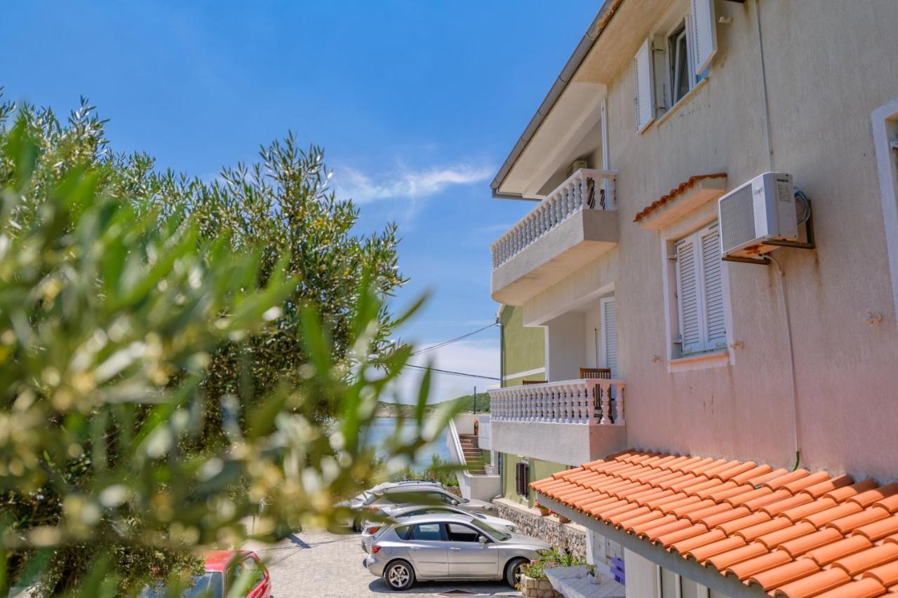 Apartmani Noris Martinšćica Eksteriør bilde